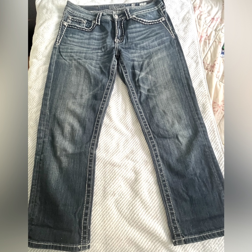 Brand is “Miss me” boyfriend Capri’s size 28